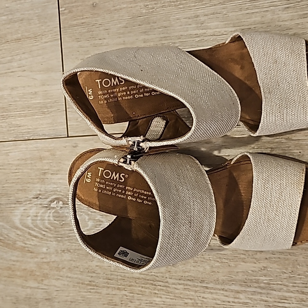 Tom's heeled sandals